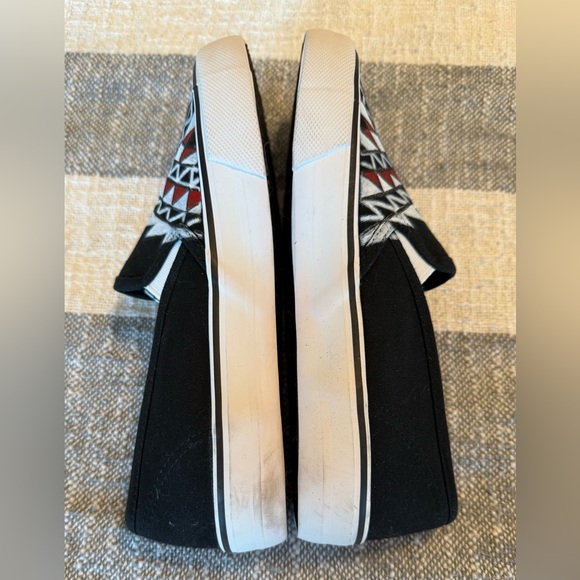 Hand Painted Slip On Shoes Sneakers Women SZ 7 Aztec Design Art to Wear - Picture 3 of 8